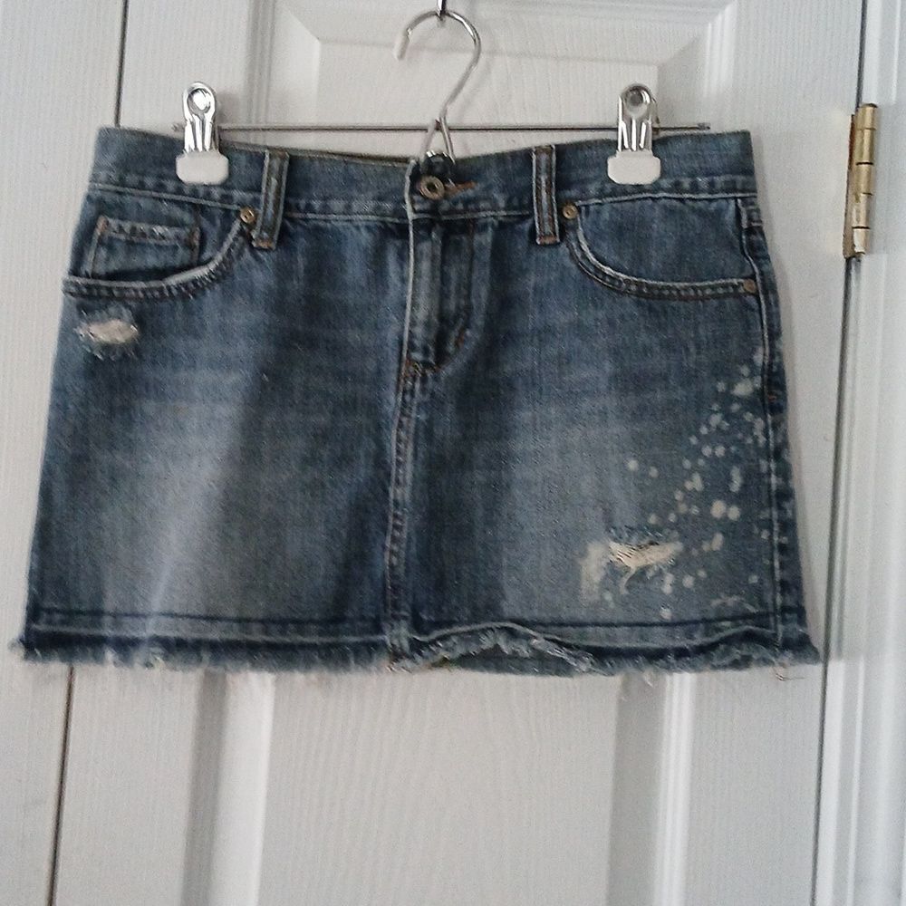Old Navy Ultra Low Rise  distressed bleached jean denim mini skirt Sz 4